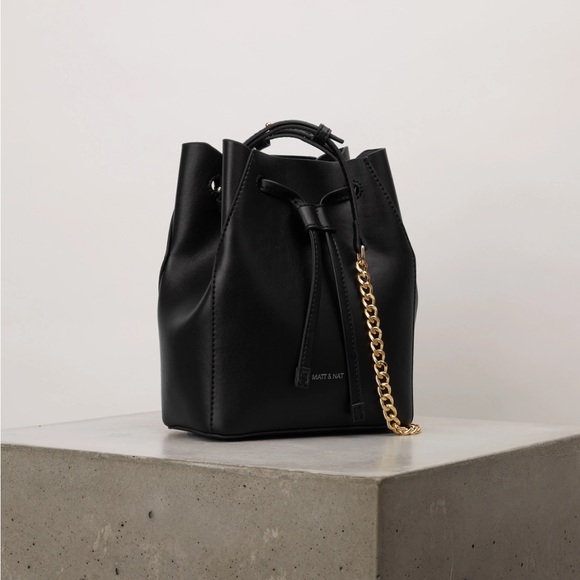 Matt and Nat GRACE VEGAN BUCKET BAG - APPLESKIN™ - Picture 2 of 12